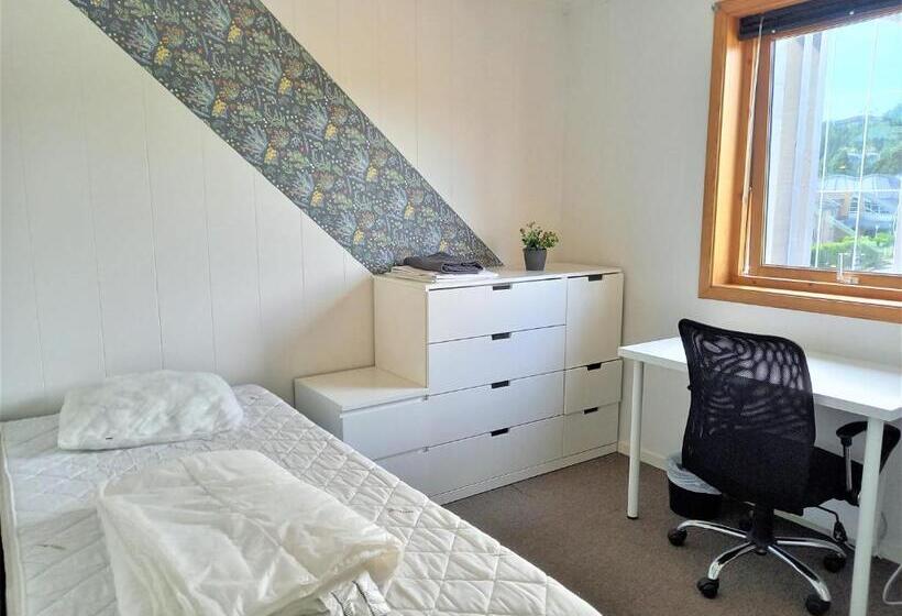 Alberg Single Room With Shared Spaces
