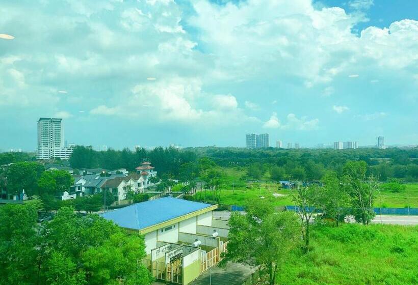 Hostel X Puteri Square