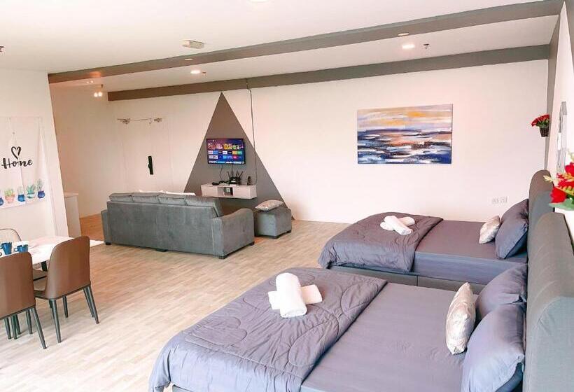 Hostel X Puteri Square