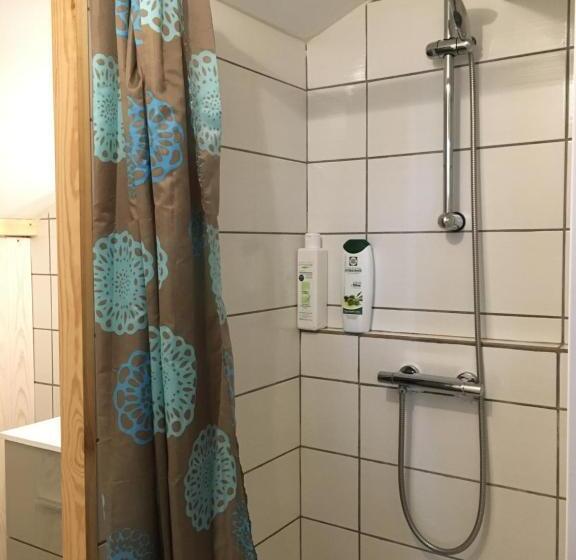 민박 Aux Lacs Et Cascades