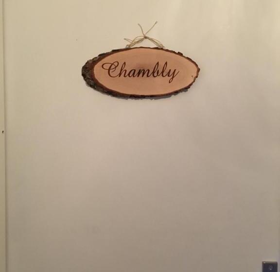 민박 Aux Lacs Et Cascades