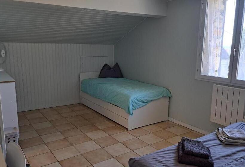 민박 Aux Lacs Et Cascades