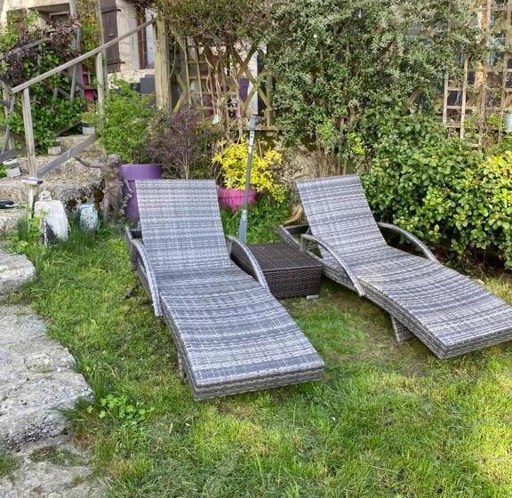 민박 Aux Lacs Et Cascades