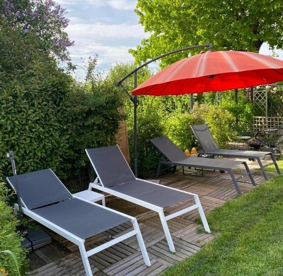 민박 Aux Lacs Et Cascades