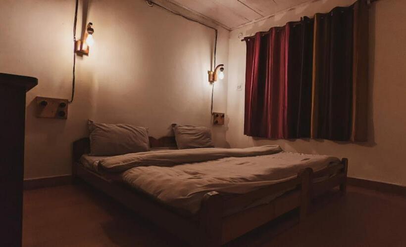 Bed and Breakfast Kanatal Kutir