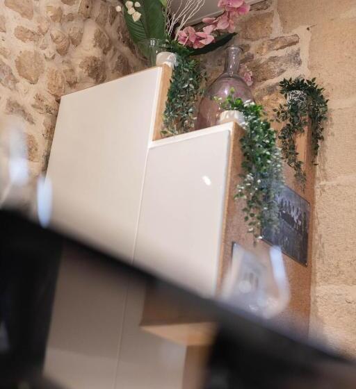 تختخواب و صبحانه New Modern Saint Germain Latin Quarter