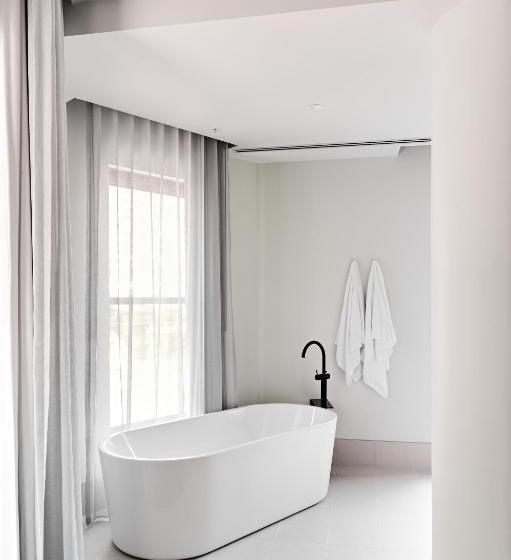 Central Club Hotel   North Melbourne