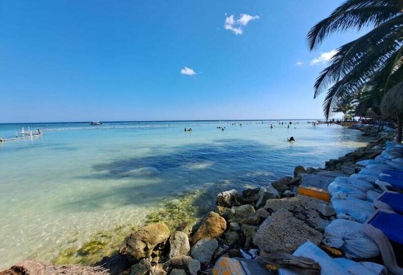 Отель Hidden Jems Mahahual Hostel