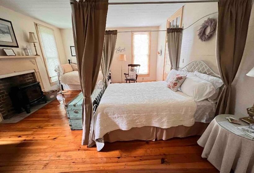 Historic Seaton Springs Farm B&b & Wedding Venue   James Tipton Upstairs Queen Room   Ask About Even