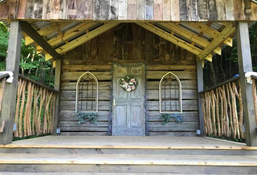 Historic Seaton Springs Farm B&b   M Seaton Queen Room With Private Bath Down The Hall