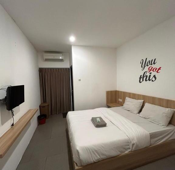 Отель Behomy Maxley Lippo Karawaci