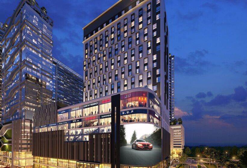 בית מלון כפרי Crowne Plaza Penang Straits City By Ihg