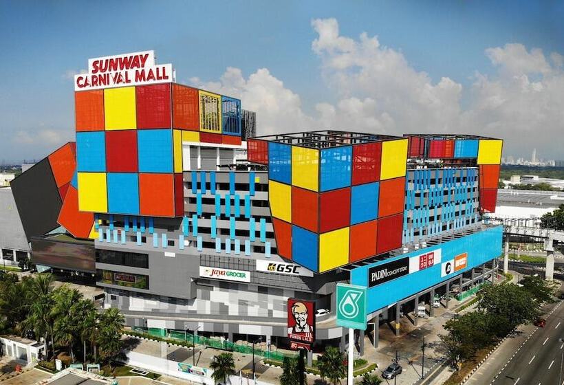 בית מלון כפרי Crowne Plaza Penang Straits City By Ihg