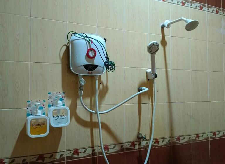 בית מלון כפרי Flora Inn