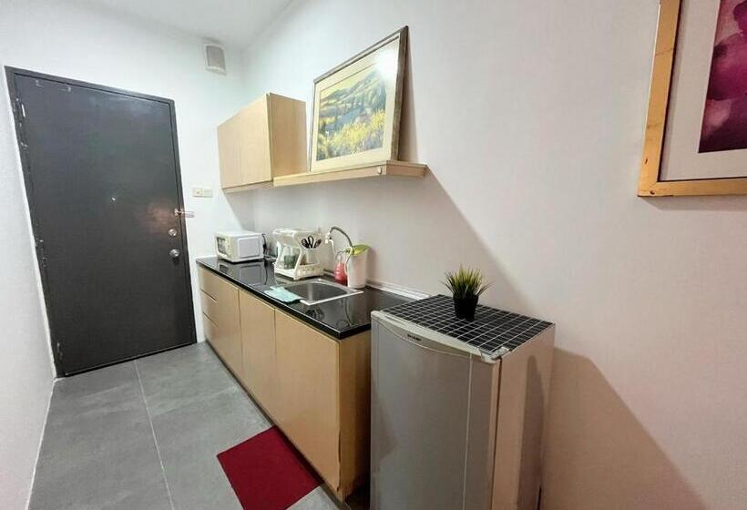 ホテル Immense Studio Empiredamansara/wifi/netflix