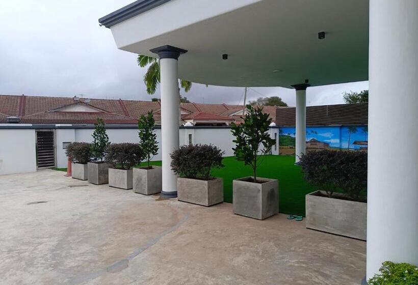 فندق Lestari Inn Residence