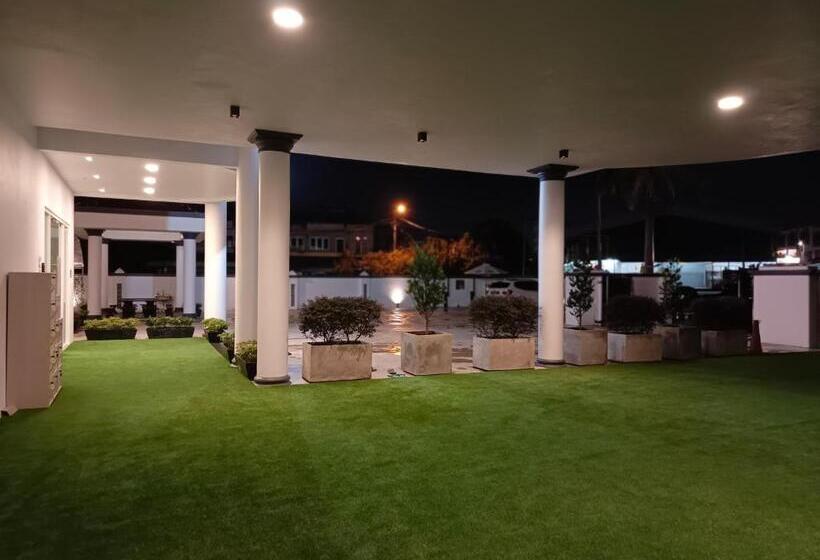 فندق Lestari Inn Residence