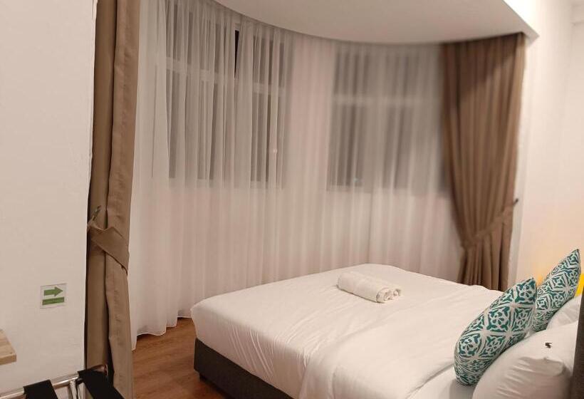 فندق Lestari Inn Residence