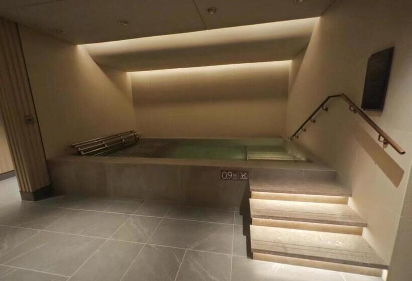 Отель New World Guangzhou