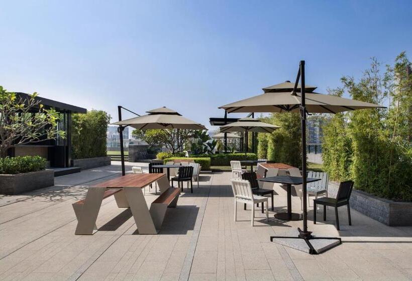 Отель New World Guangzhou