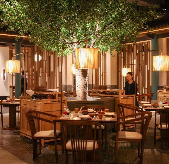 Отель New World Guangzhou