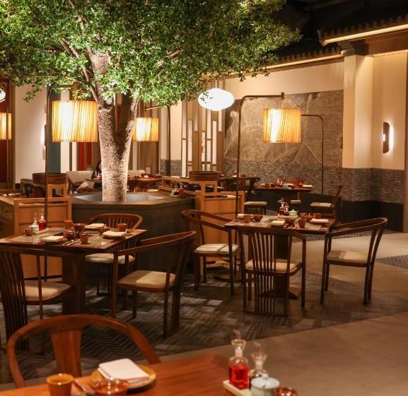 Отель New World Guangzhou