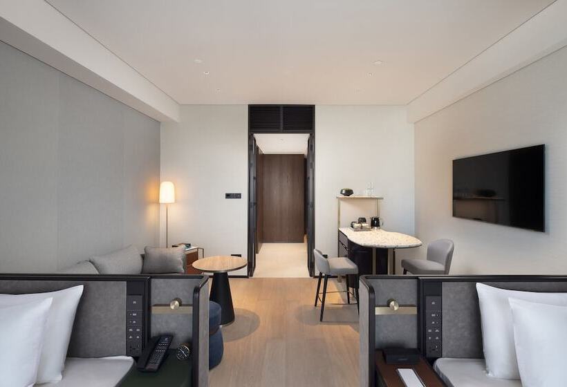 Отель New World Guangzhou