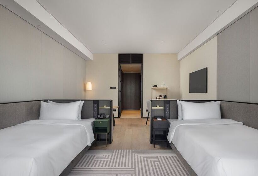 Отель New World Guangzhou