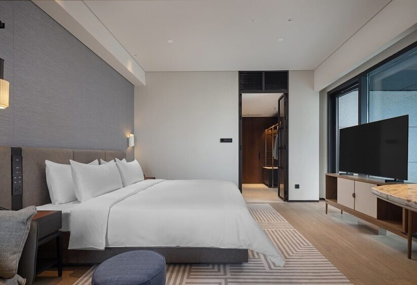 Отель New World Guangzhou