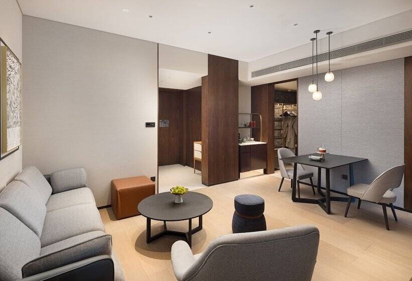 Отель New World Guangzhou