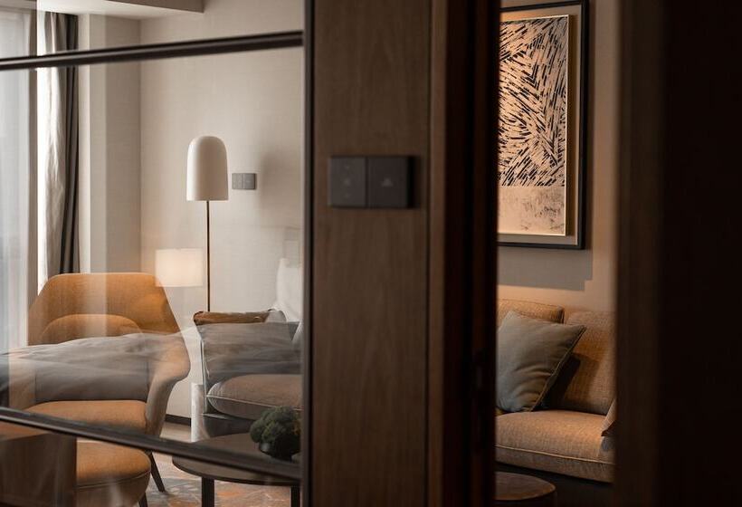 Отель New World Guangzhou