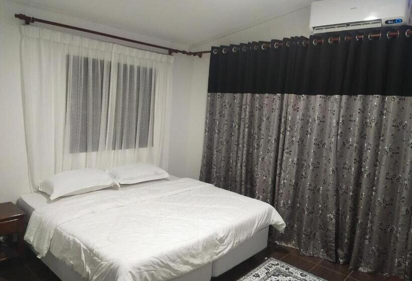 Отель Nor@az Roomestay