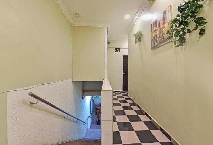 فندق Oyo 90806 Rumah Tumpangan Laut Selatan