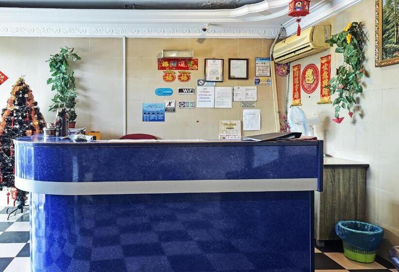 فندق Oyo 90806 Rumah Tumpangan Laut Selatan