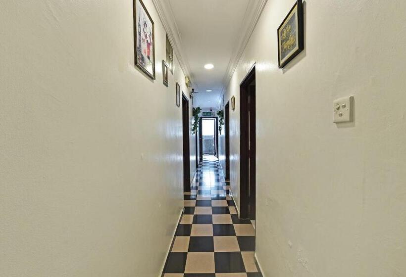 فندق Oyo 90806 Rumah Tumpangan Laut Selatan