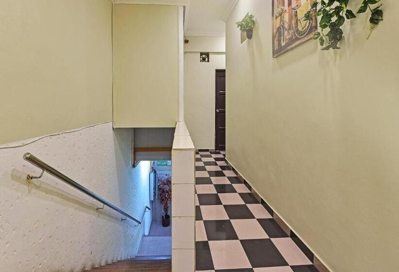 فندق Oyo 90806 Rumah Tumpangan Laut Selatan