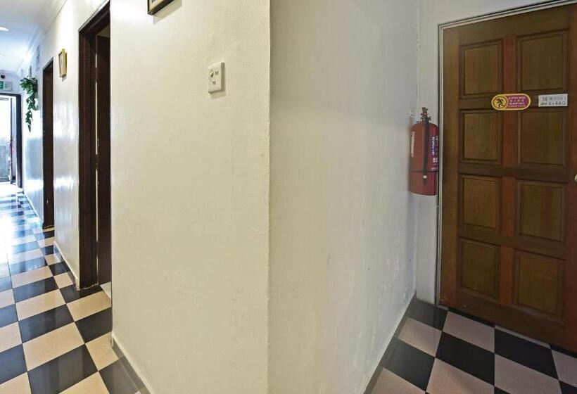 فندق Oyo 90806 Rumah Tumpangan Laut Selatan