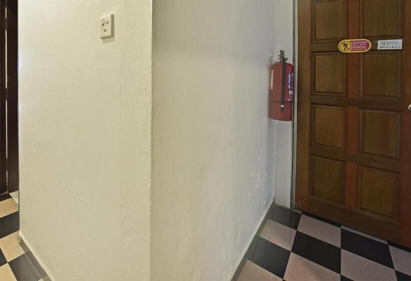 فندق Oyo 90806 Rumah Tumpangan Laut Selatan