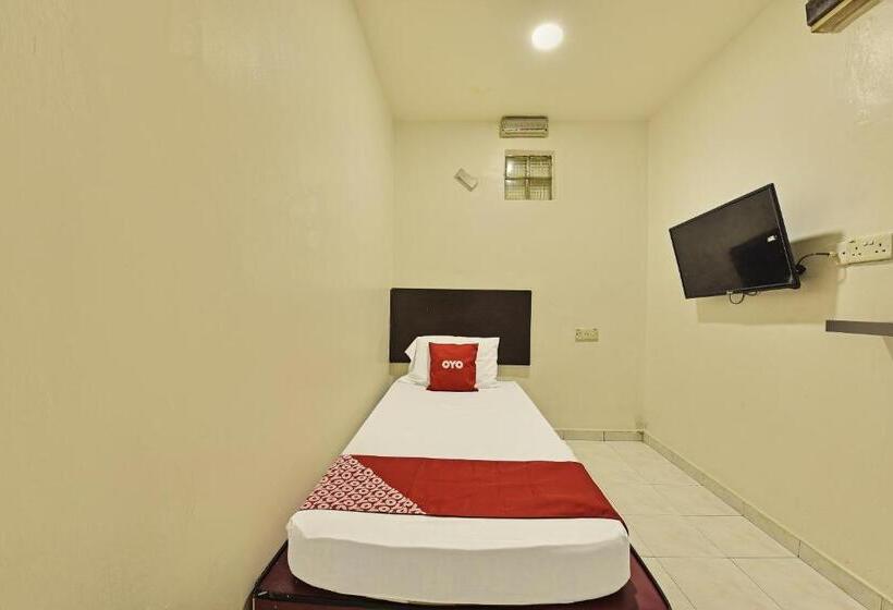 فندق Oyo 90806 Rumah Tumpangan Laut Selatan