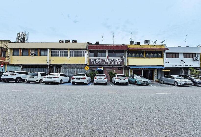 فندق Oyo 90806 Rumah Tumpangan Laut Selatan