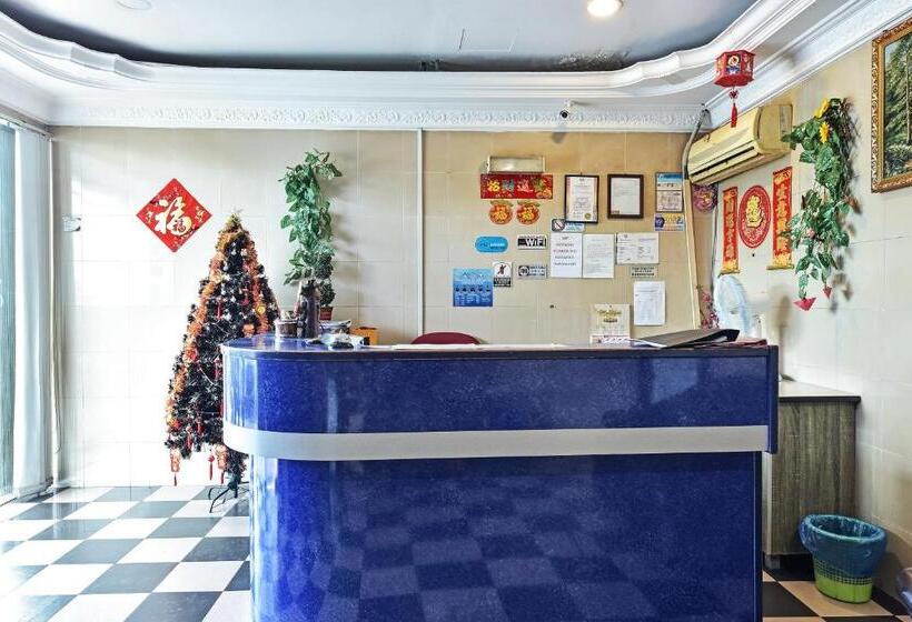 فندق Oyo 90806 Rumah Tumpangan Laut Selatan