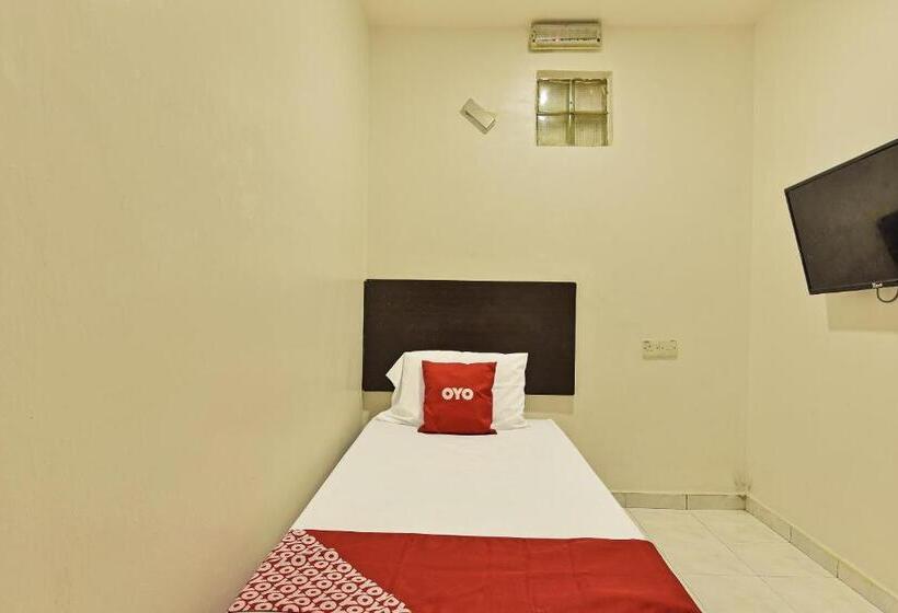 فندق Oyo 90806 Rumah Tumpangan Laut Selatan