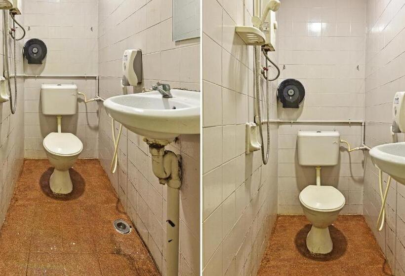 فندق Oyo 90806 Rumah Tumpangan Laut Selatan