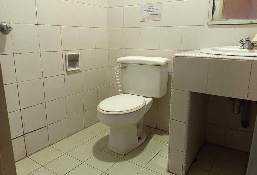 Otel Oyo 90860 Wawasan Inn