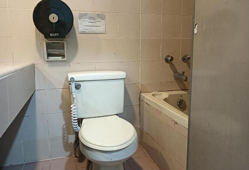 Otel Oyo 90860 Wawasan Inn