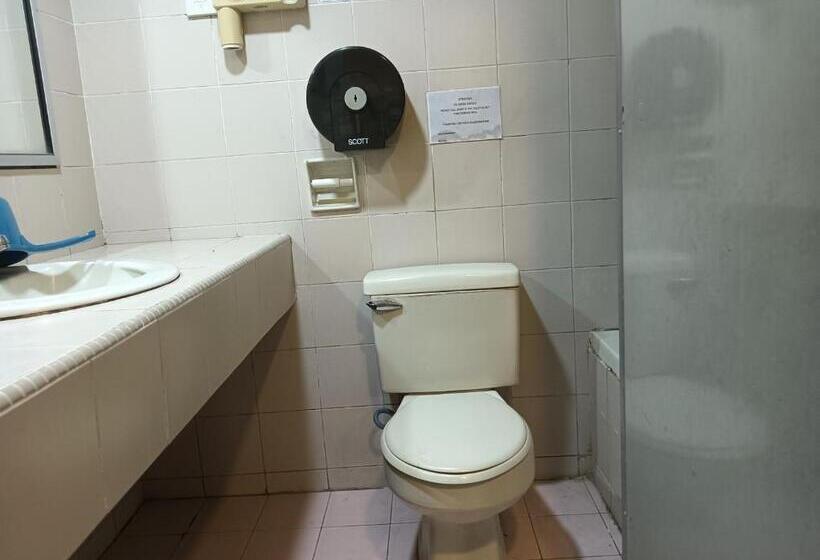 Otel Oyo 90860 Wawasan Inn