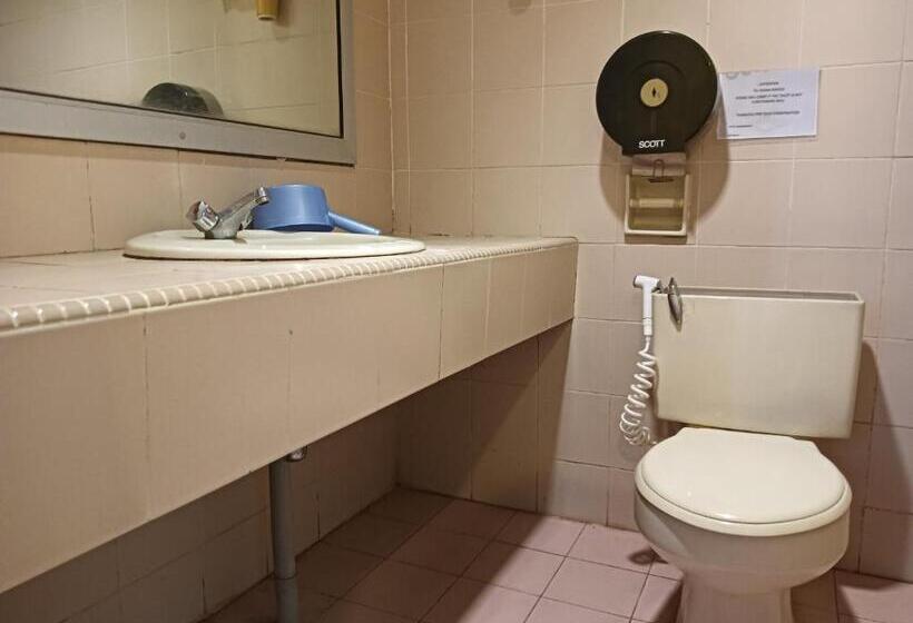 Otel Oyo 90860 Wawasan Inn