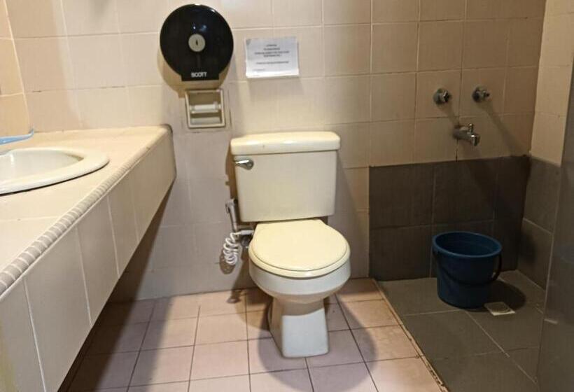 Otel Oyo 90860 Wawasan Inn