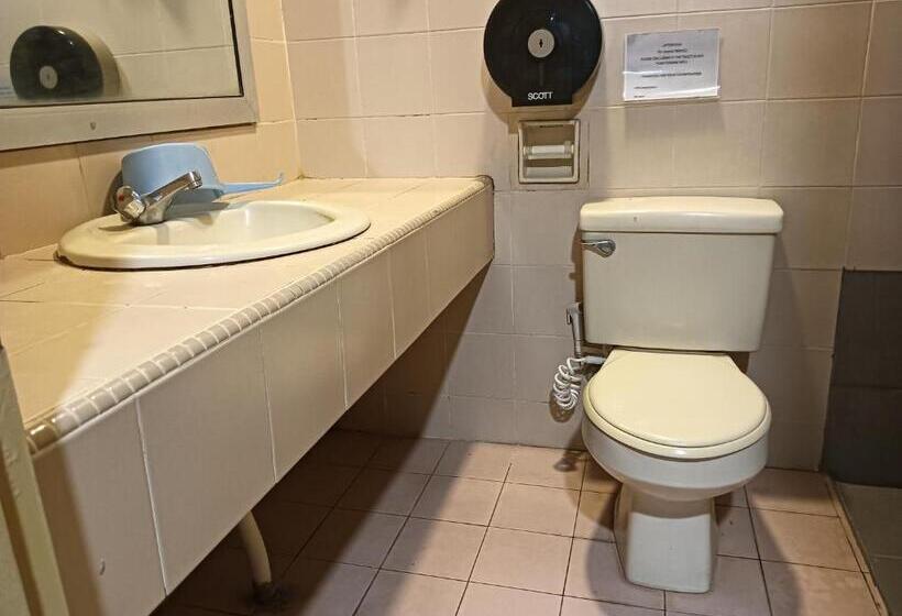 Otel Oyo 90860 Wawasan Inn