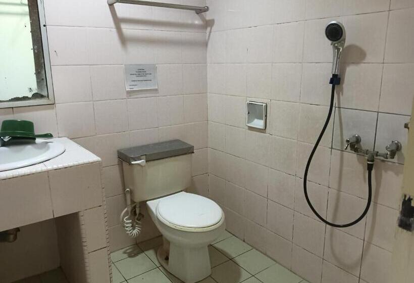 Otel Oyo 90860 Wawasan Inn